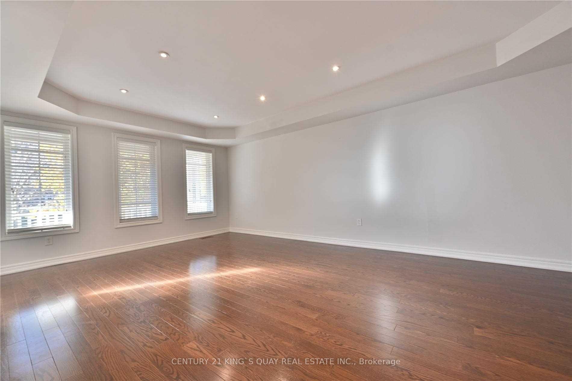 Photo 3 of 85 Gatwick Drive, Oakville, River Oaks — HOMEH