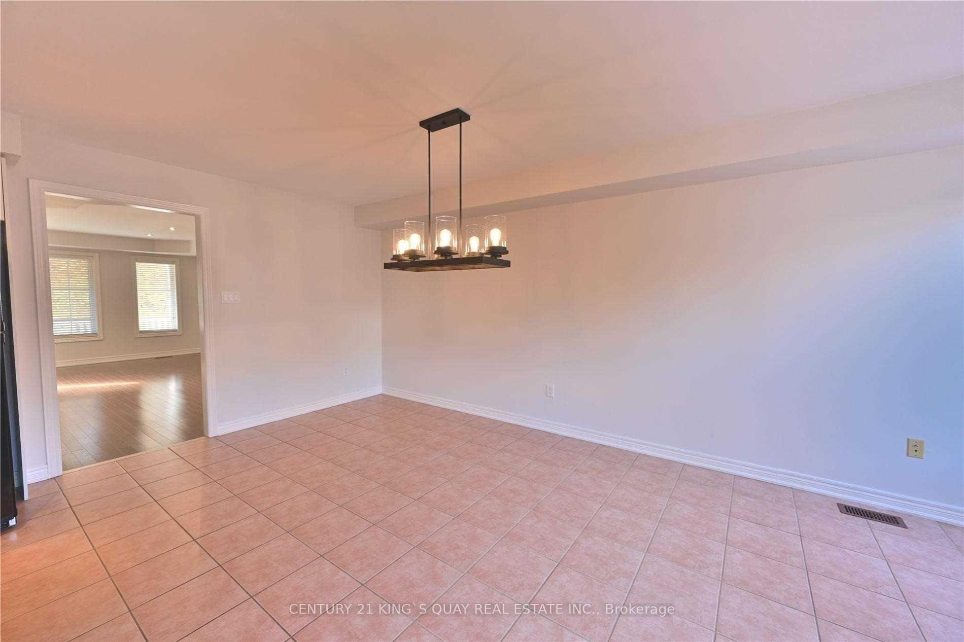 Photo 4 of 85 Gatwick Drive, Oakville, River Oaks — HOMEH