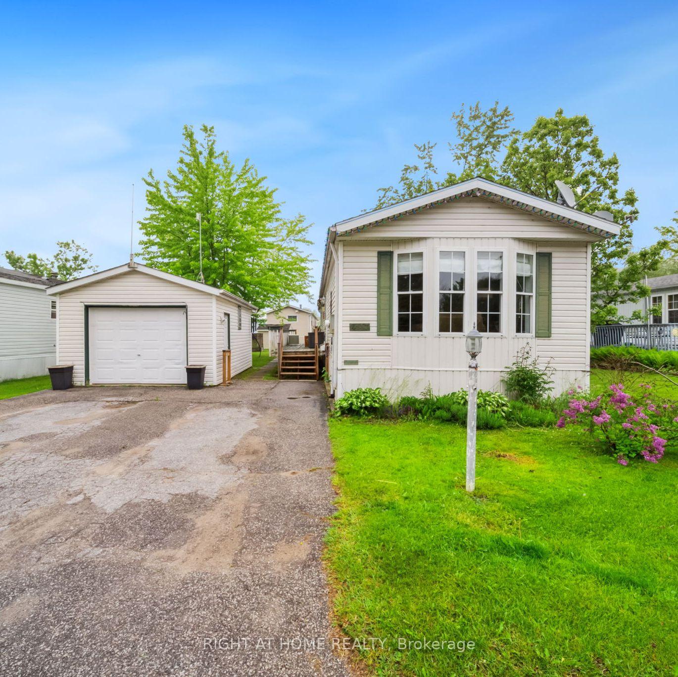 Front of 4117 Ash Crescent