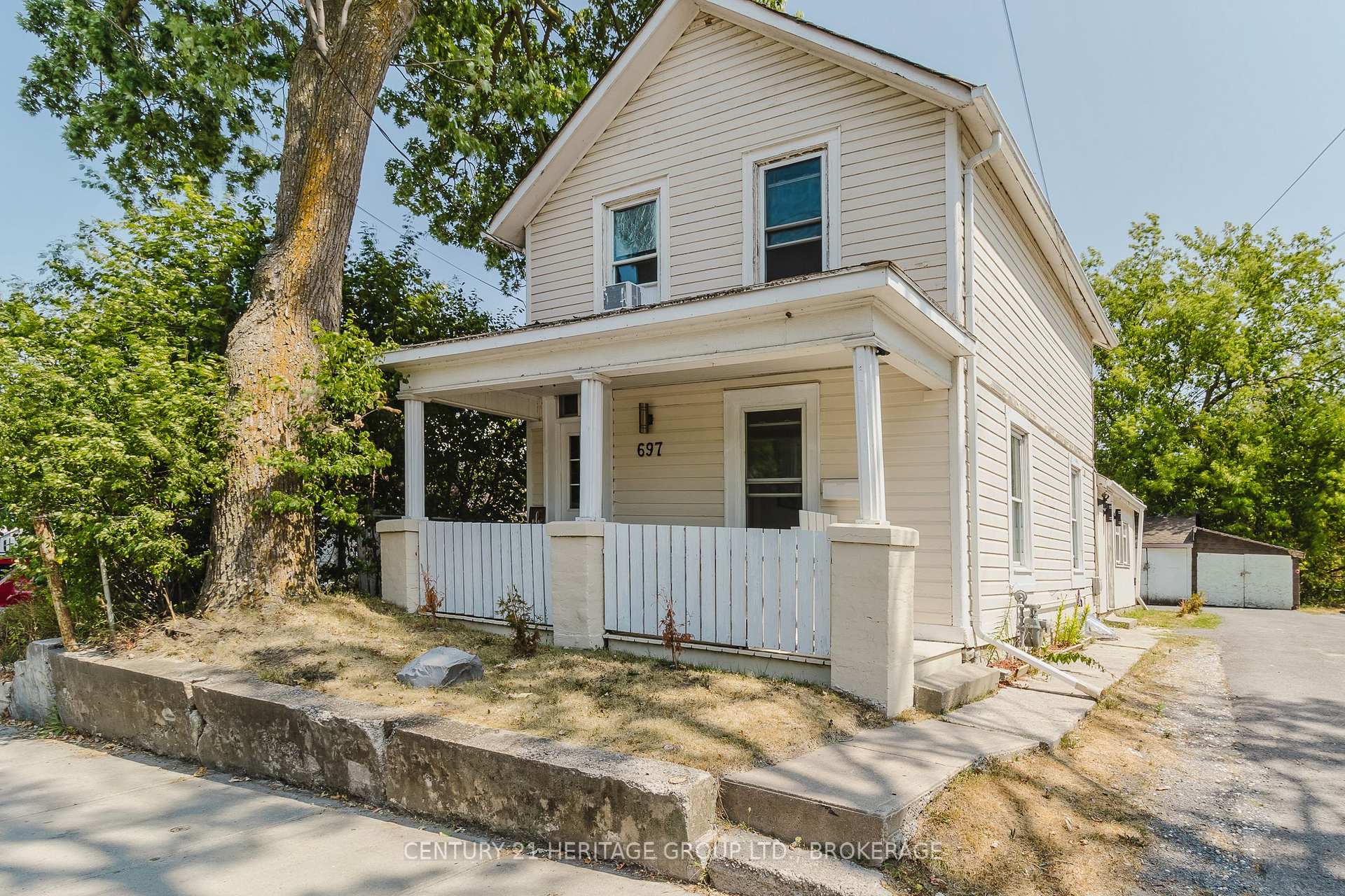 Front of 697 Montreal Street