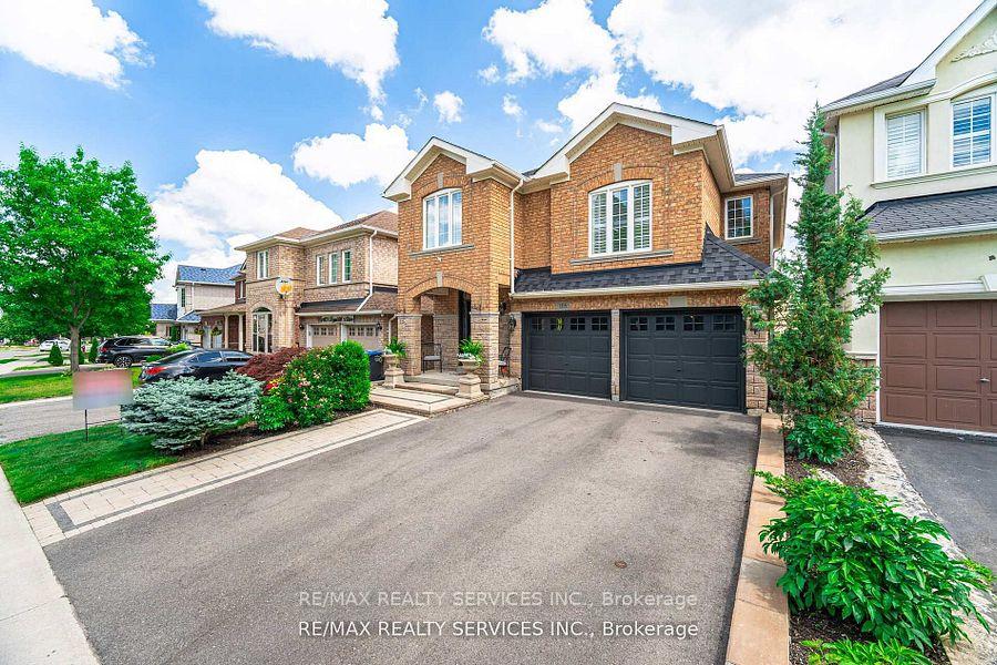 Photo 2 of 105 Sugarhill Drive, Brampton, Fletcher's Meadow — HOMEH