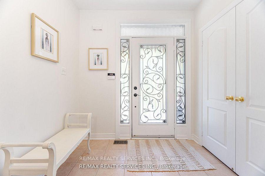 Photo 4 of 105 Sugarhill Drive, Brampton, Fletcher's Meadow — HOMEH
