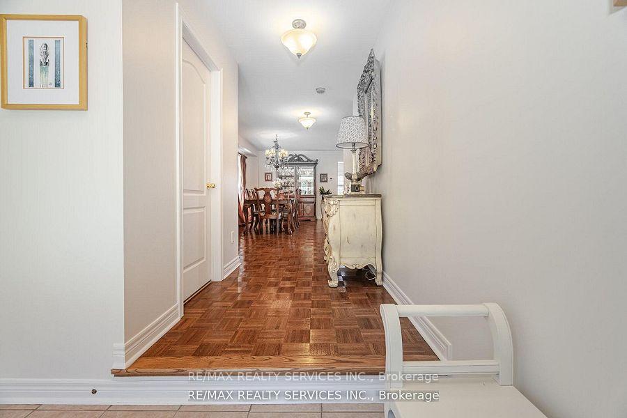 Photo 5 of 105 Sugarhill Drive, Brampton, Fletcher's Meadow — HOMEH
