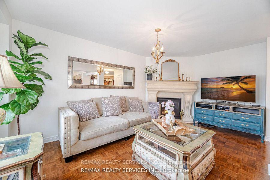 Photo 10 of 105 Sugarhill Drive, Brampton, Fletcher's Meadow — HOMEH