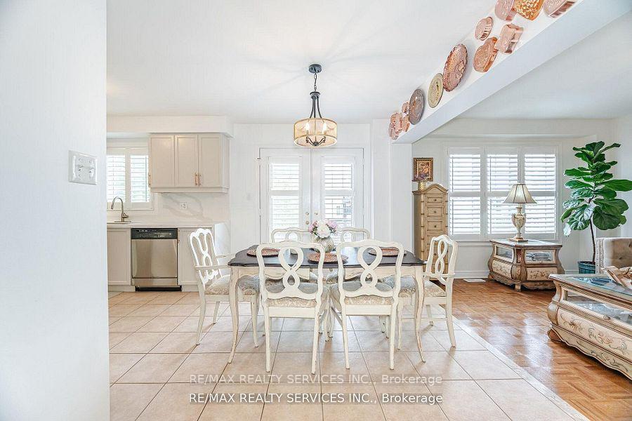 Photo 15 of 105 Sugarhill Drive, Brampton, Fletcher's Meadow — HOMEH