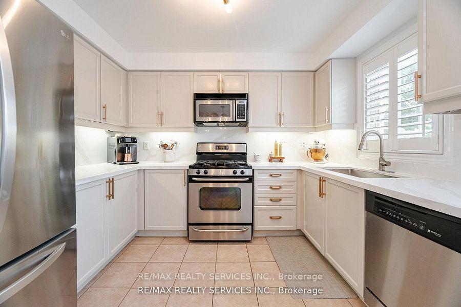 Photo 17 of 105 Sugarhill Drive, Brampton, Fletcher's Meadow — HOMEH