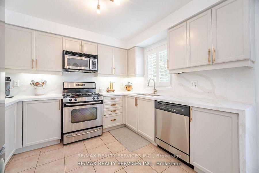 Photo 19 of 105 Sugarhill Drive, Brampton, Fletcher's Meadow — HOMEH