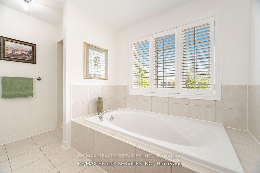Photo 31 of 105 Sugarhill Drive, Brampton, Fletcher's Meadow — HOMEH