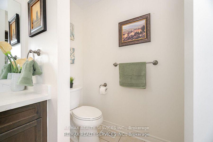 Photo 33 of 105 Sugarhill Drive, Brampton, Fletcher's Meadow — HOMEH