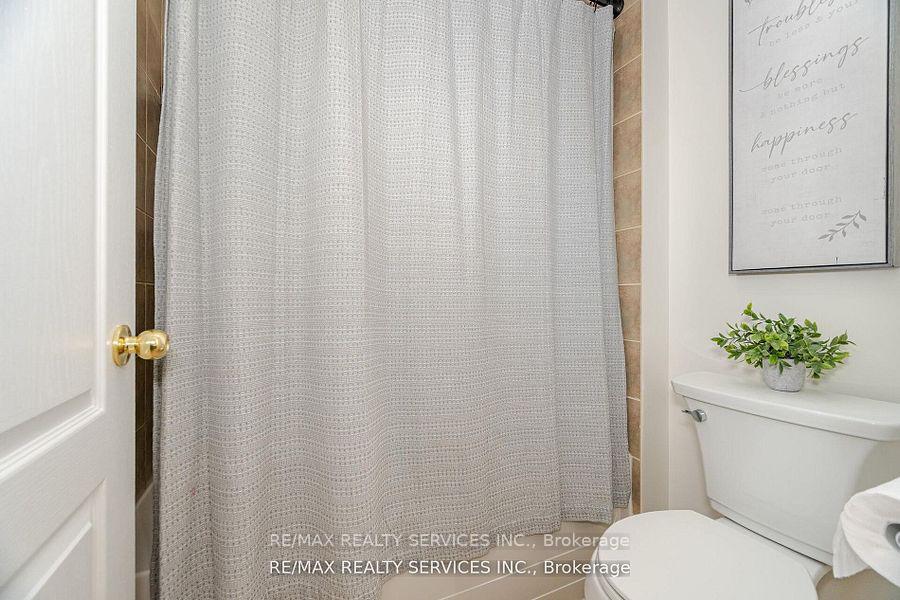 Photo 41 of 105 Sugarhill Drive, Brampton, Fletcher's Meadow — HOMEH