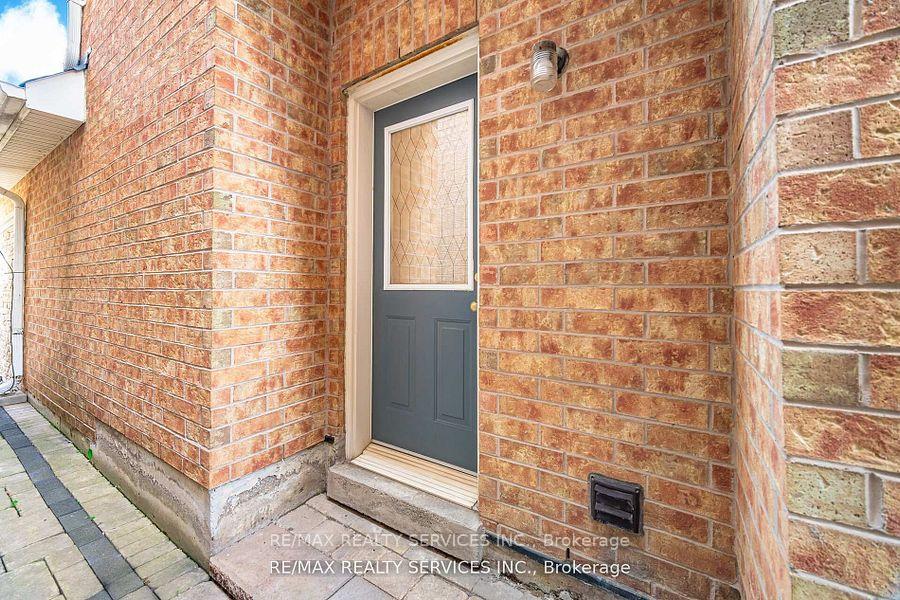 Photo 42 of 105 Sugarhill Drive, Brampton, Fletcher's Meadow — HOMEH