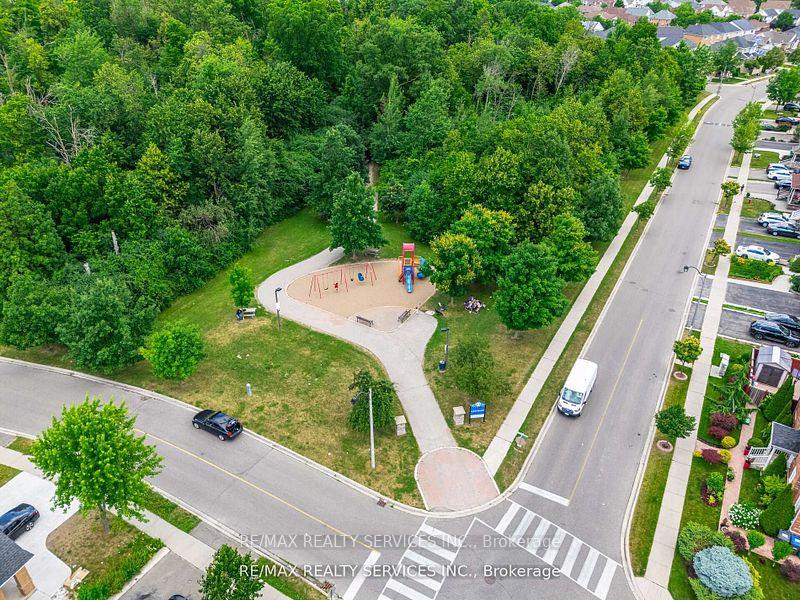 Photo 48 of 105 Sugarhill Drive, Brampton, Fletcher's Meadow — HOMEH