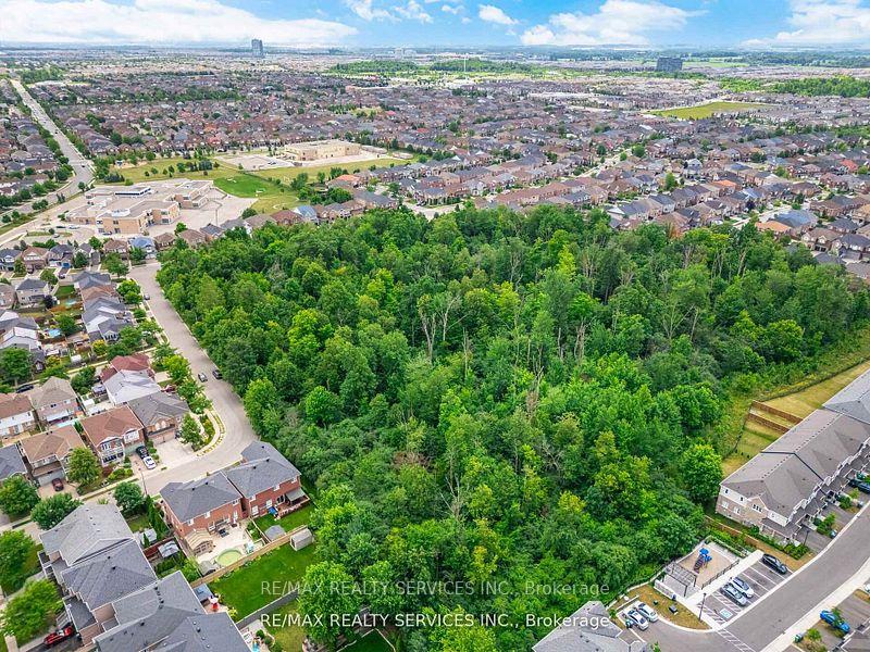 Photo 49 of 105 Sugarhill Drive, Brampton, Fletcher's Meadow — HOMEH