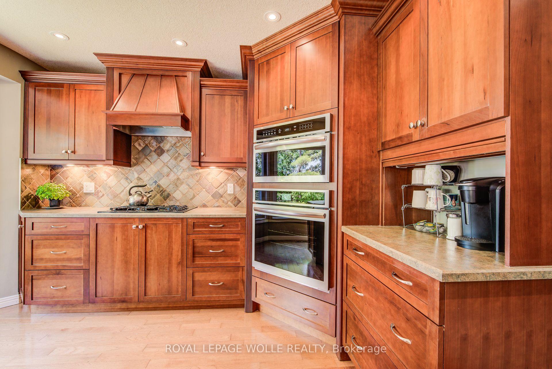 Photo 8 of 33 Tinatawa Court, Waterloo — HOMEH