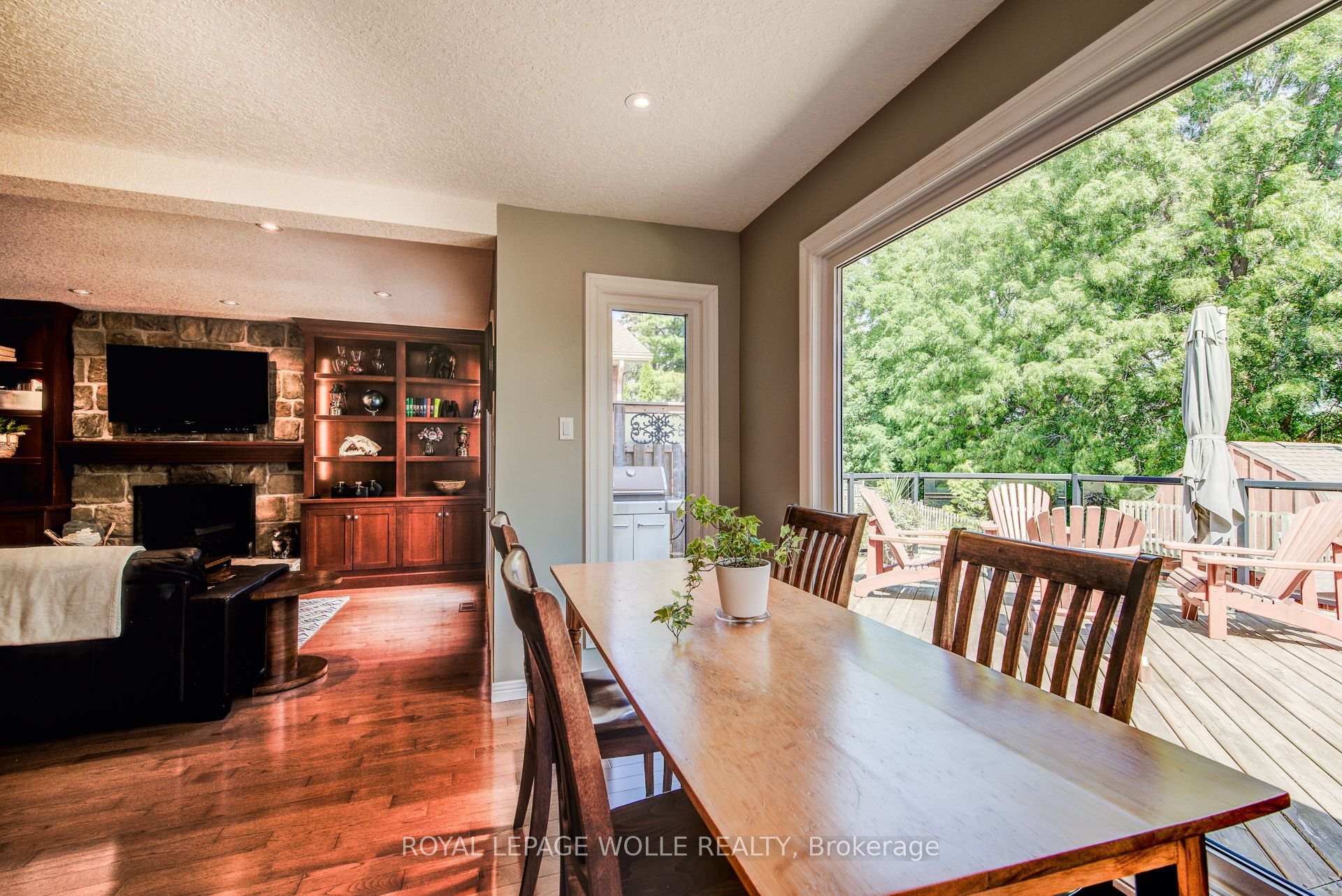 Photo 15 of 33 Tinatawa Court, Waterloo — HOMEH