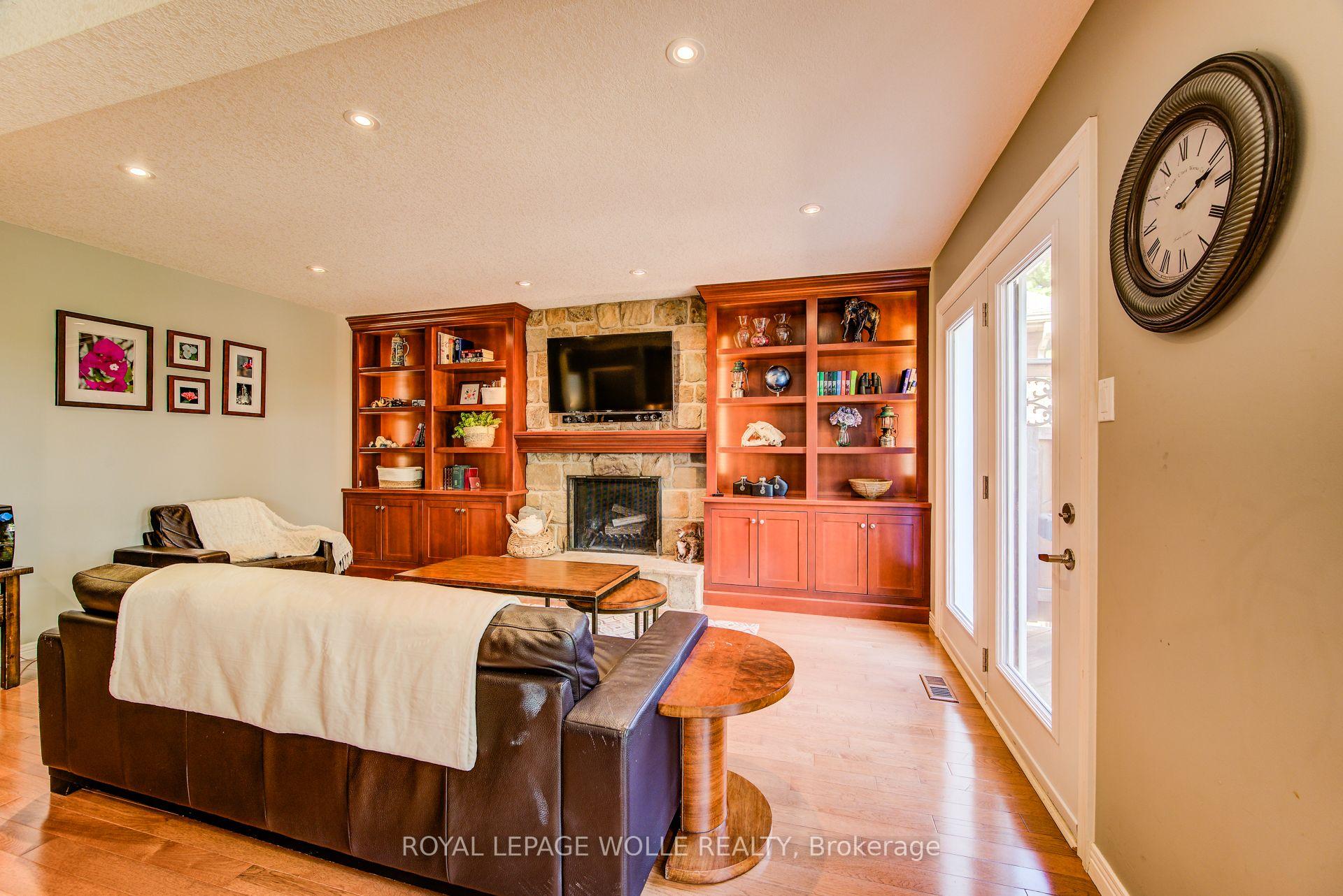 Photo 16 of 33 Tinatawa Court, Waterloo — HOMEH