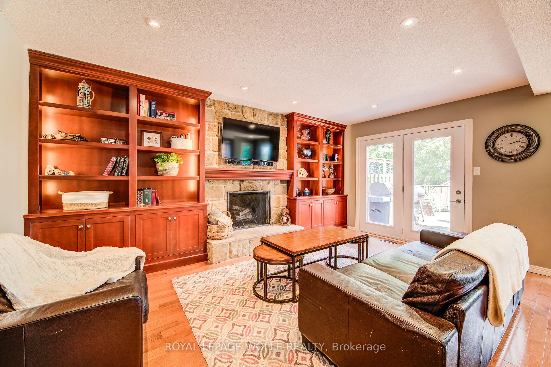 Photo 17 of 33 Tinatawa Court, Waterloo — HOMEH