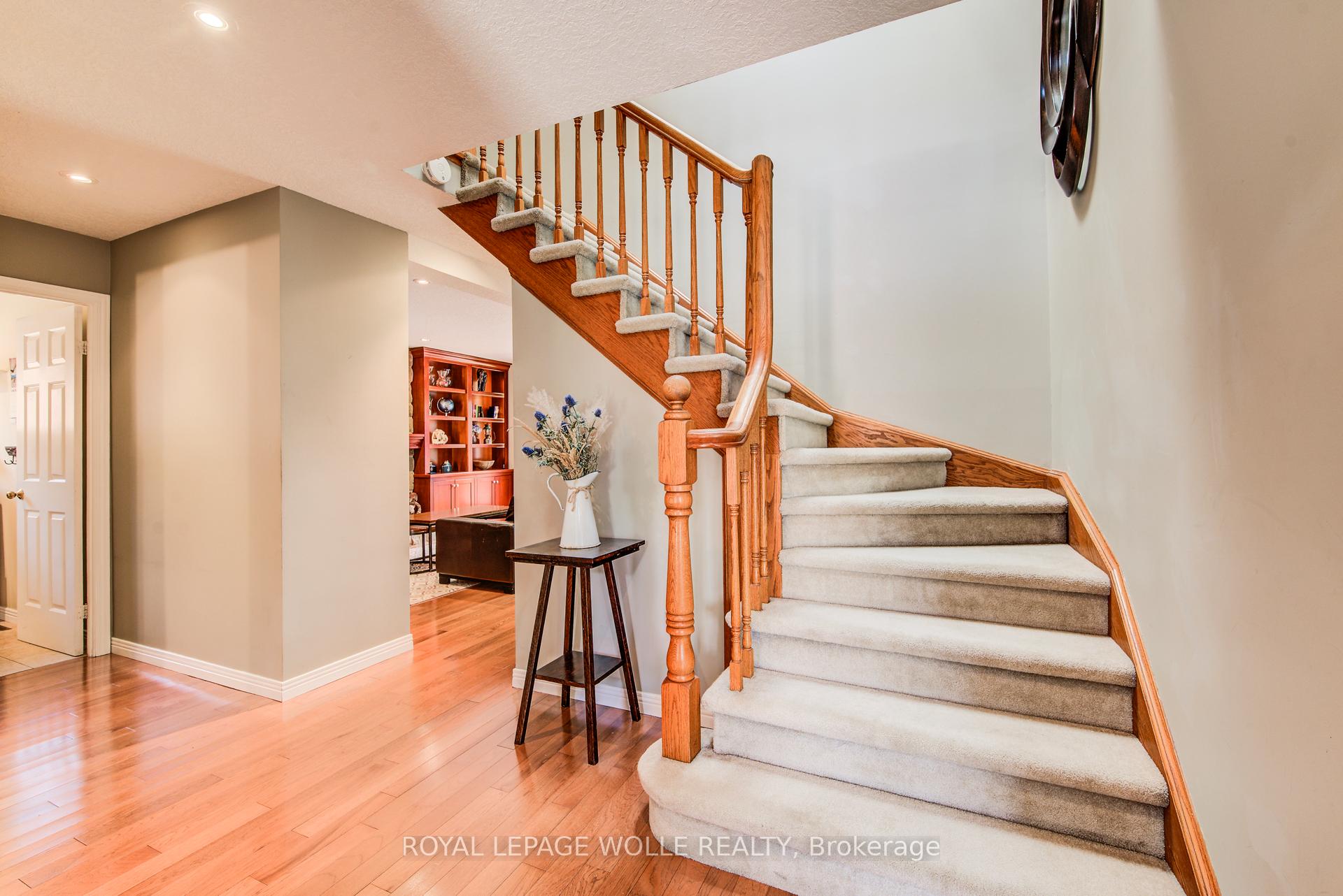 Photo 20 of 33 Tinatawa Court, Waterloo — HOMEH