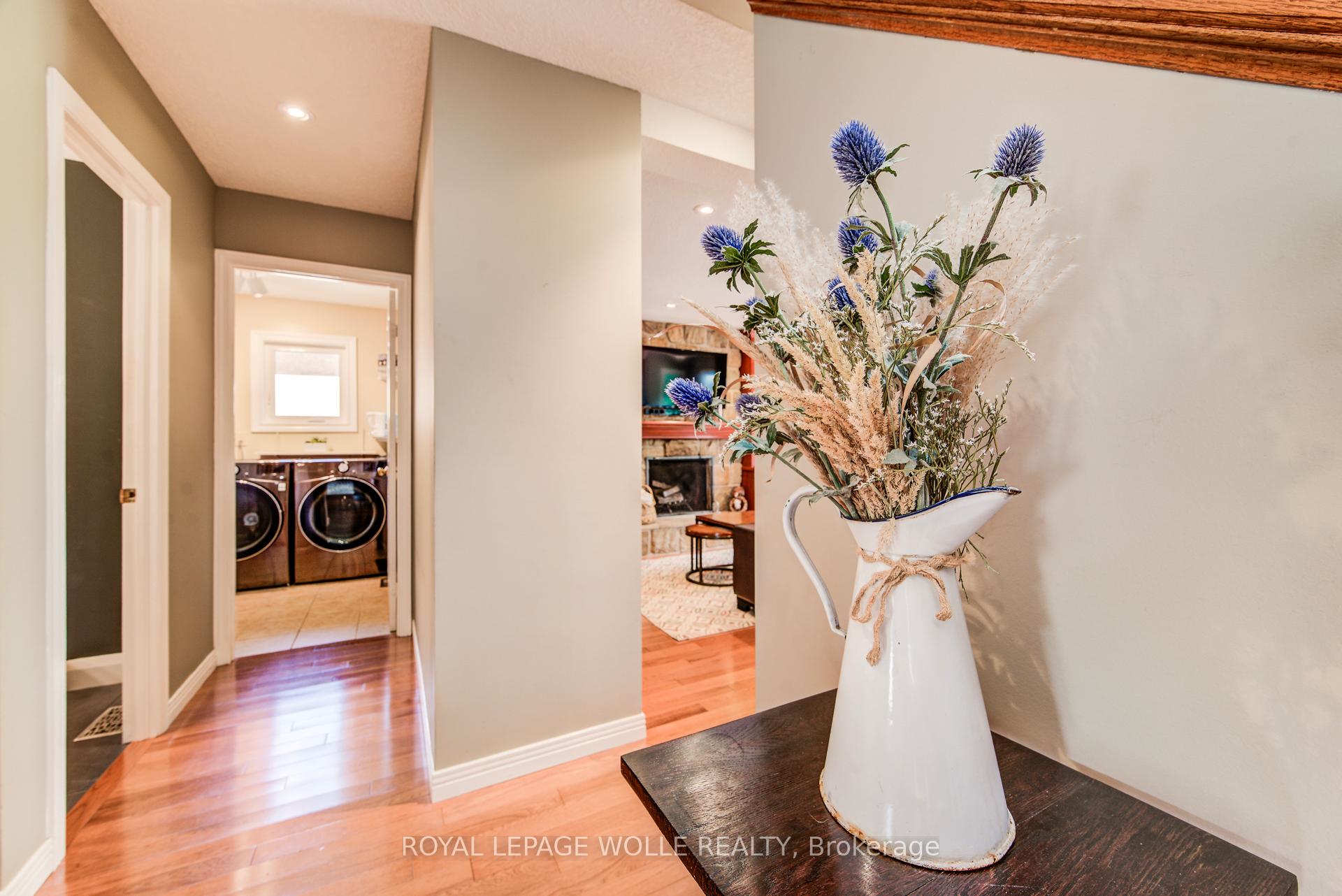 Photo 21 of 33 Tinatawa Court, Waterloo — HOMEH