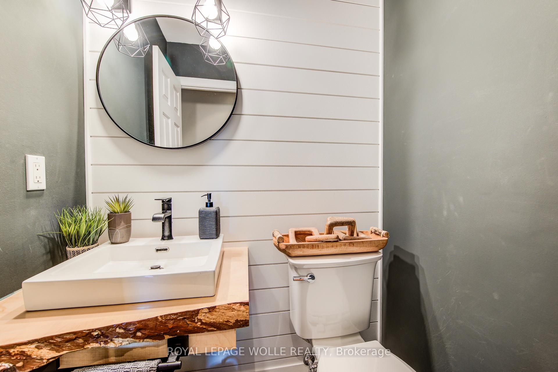 Photo 22 of 33 Tinatawa Court, Waterloo — HOMEH