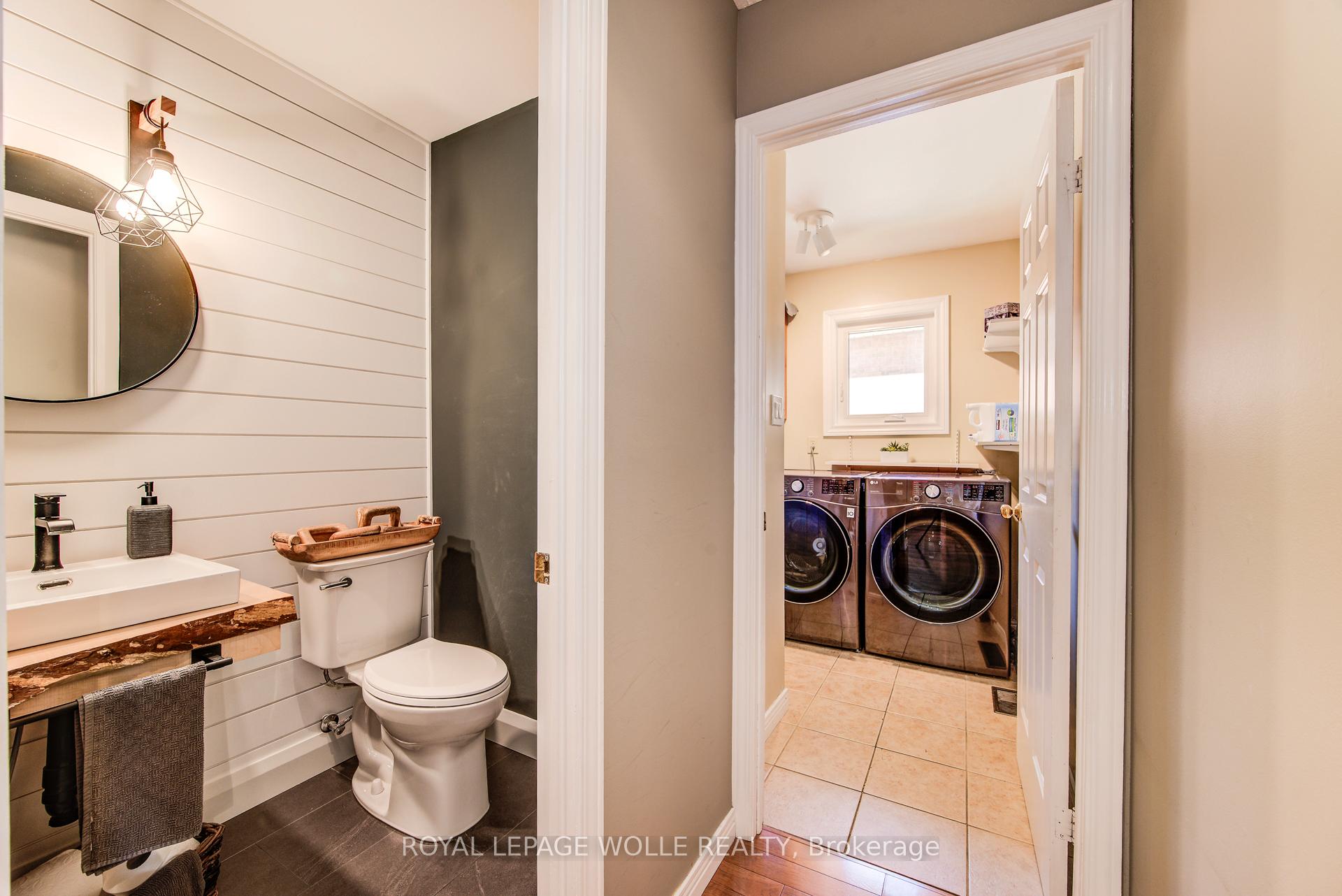 Photo 23 of 33 Tinatawa Court, Waterloo — HOMEH