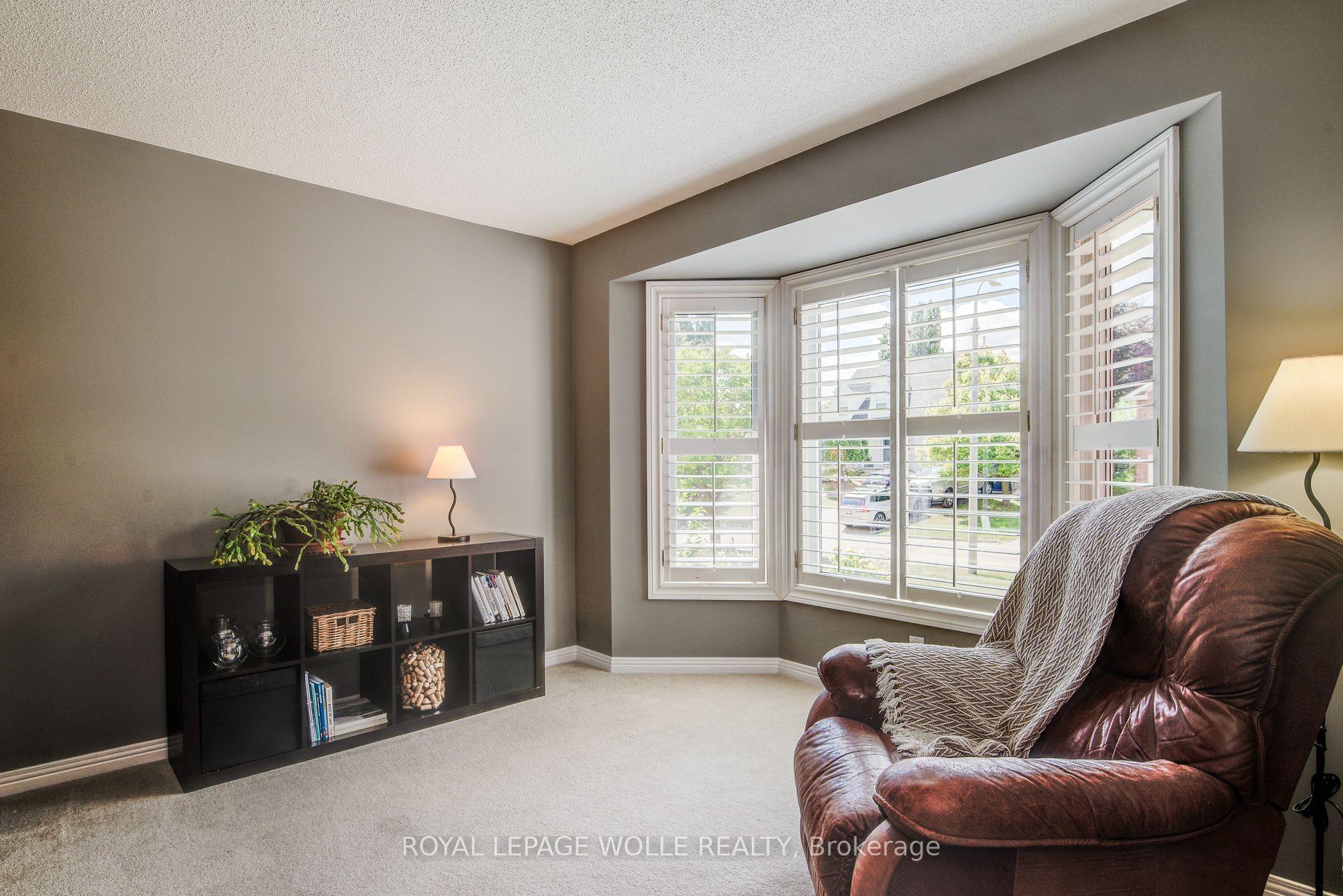 Photo 24 of 33 Tinatawa Court, Waterloo — HOMEH