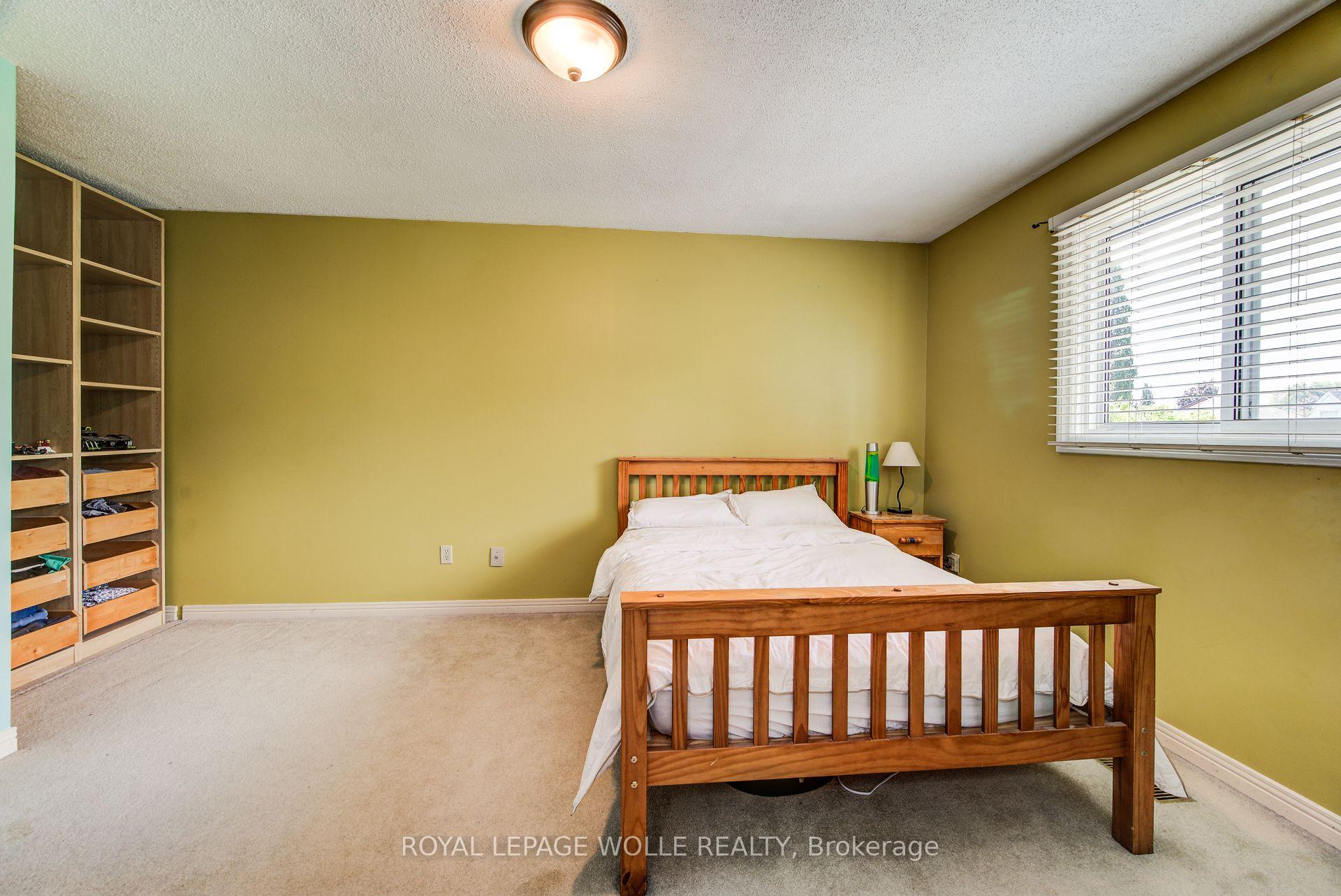 Photo 35 of 33 Tinatawa Court, Waterloo — HOMEH