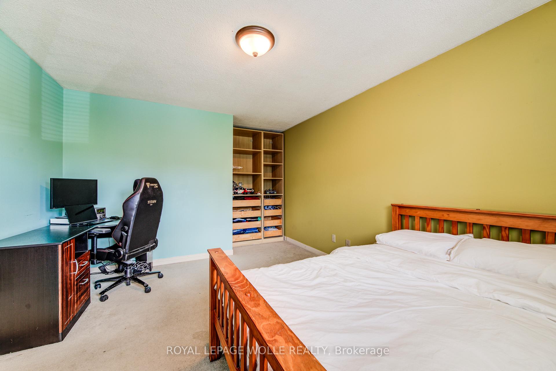 Photo 36 of 33 Tinatawa Court, Waterloo — HOMEH