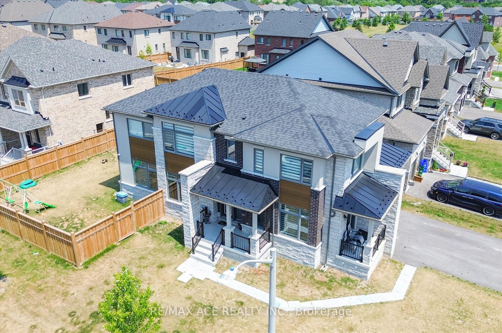 Photo 3 of 63 Wamsley Crescent, Clarington, Newcastle — HOMEH