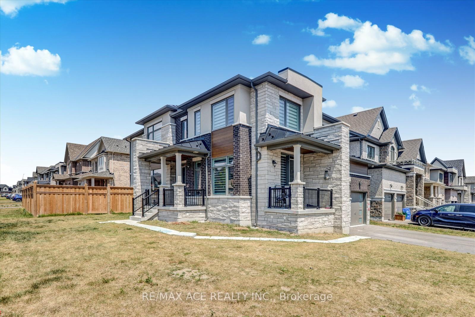 Photo 7 of 63 Wamsley Crescent, Clarington, Newcastle — HOMEH