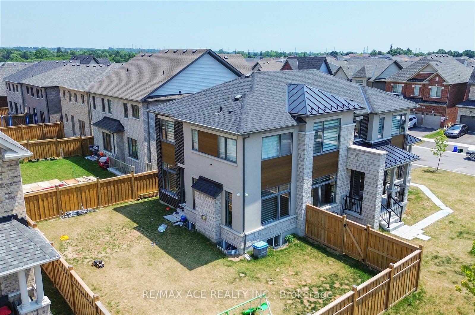 Photo 24 of 63 Wamsley Crescent, Clarington, Newcastle — HOMEH