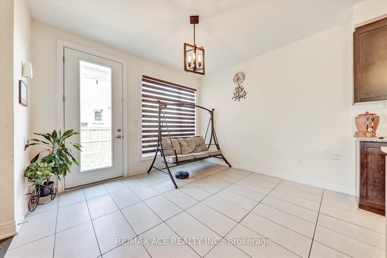 Photo 36 of 63 Wamsley Crescent, Clarington, Newcastle — HOMEH