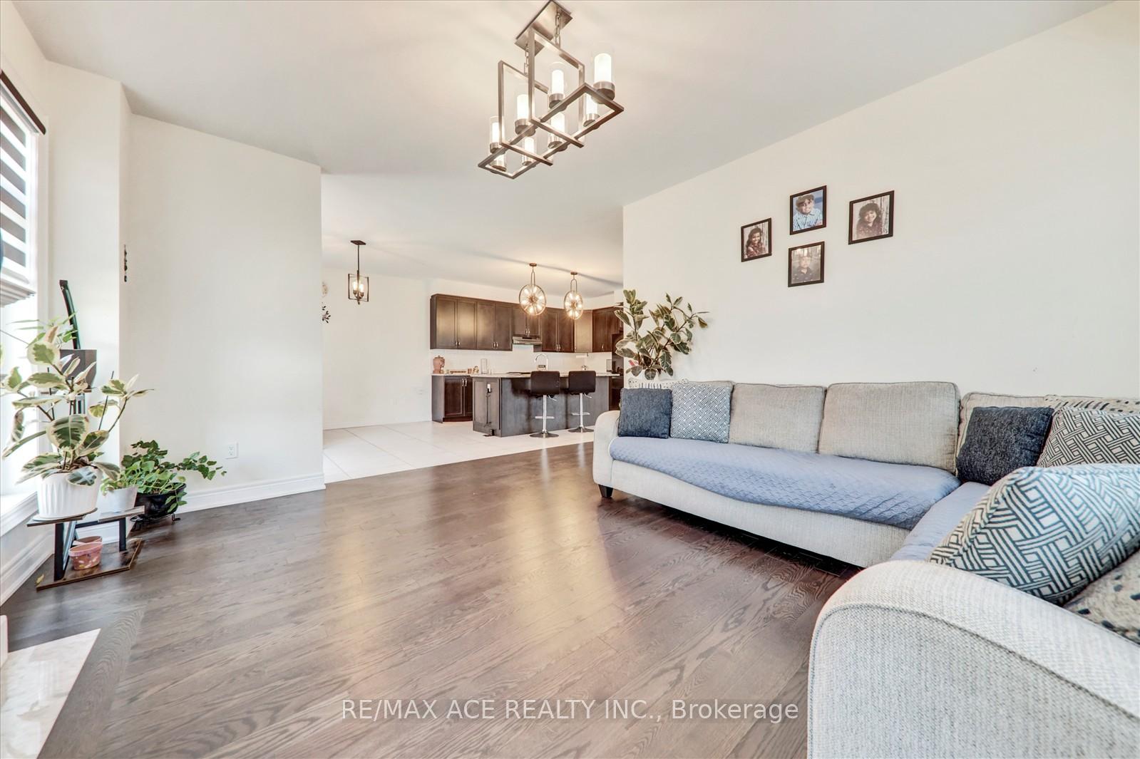 Photo 39 of 63 Wamsley Crescent, Clarington, Newcastle — HOMEH