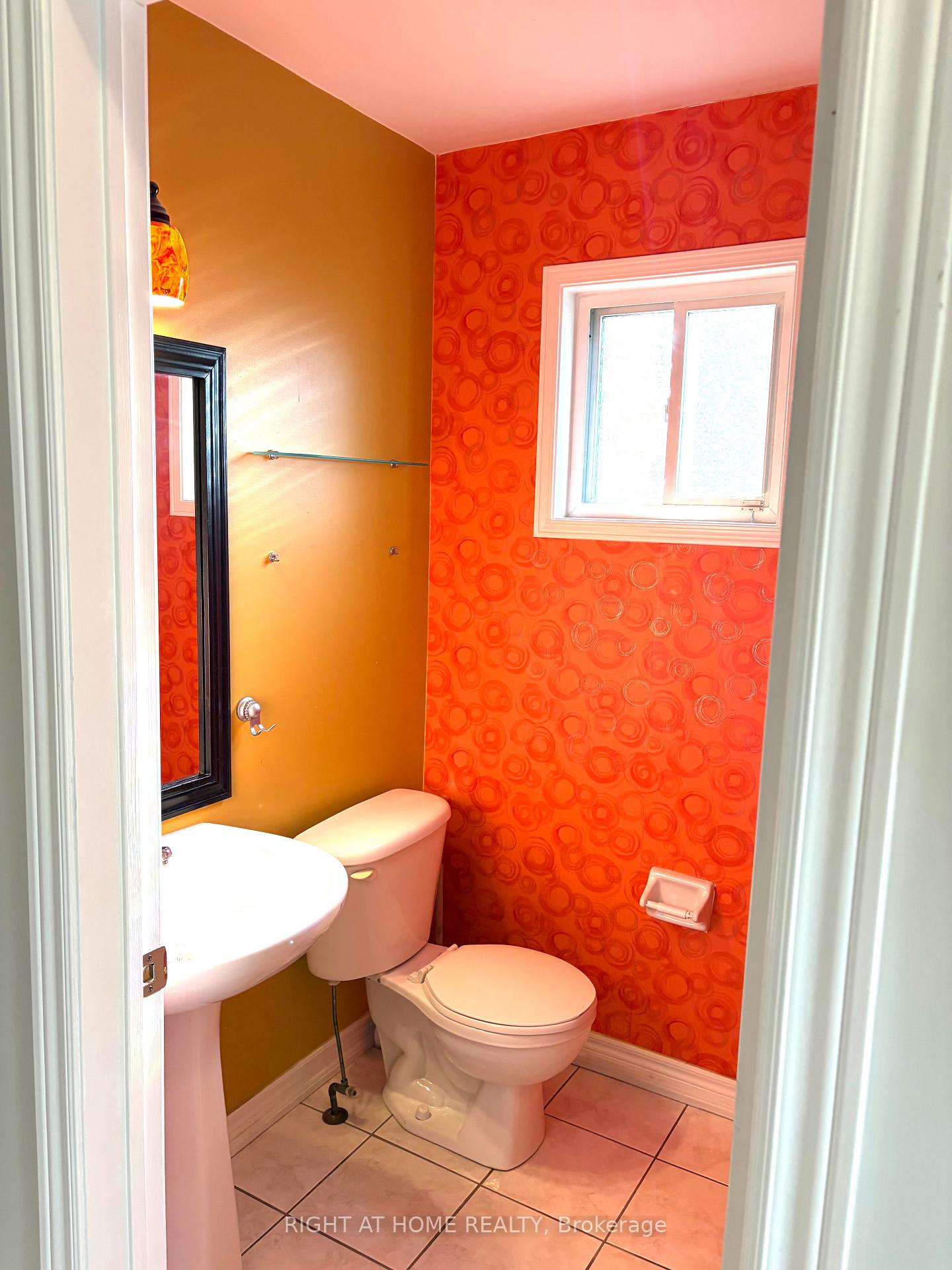 Photo 4 of 29 Mistdale Crescent, Brampton, Fletcher's Meadow — HOMEH