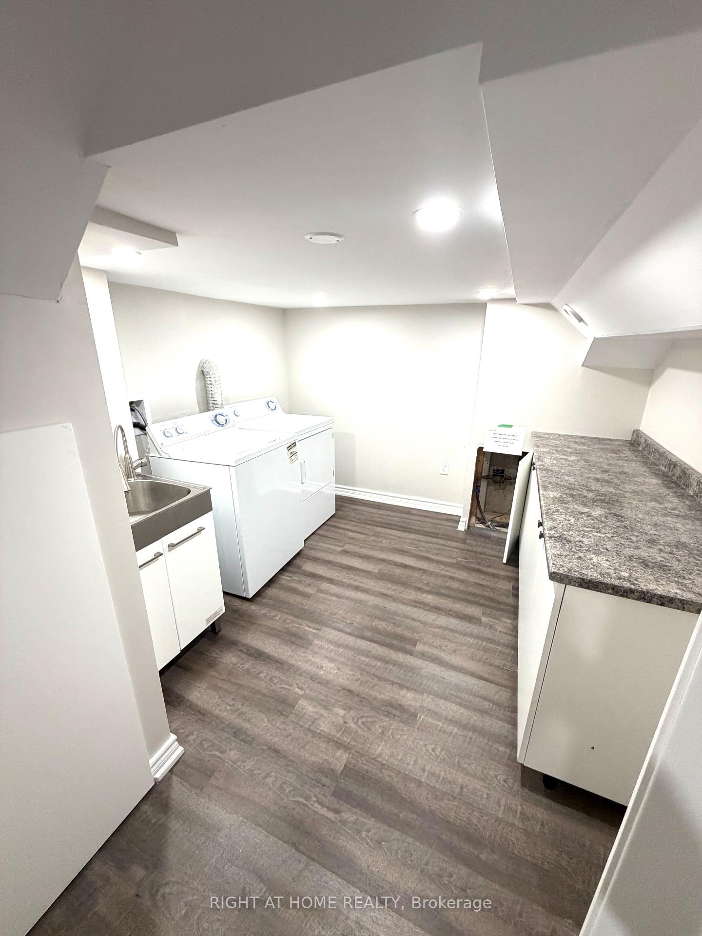 Photo 9 of 29 Mistdale Crescent, Brampton, Fletcher's Meadow — HOMEH