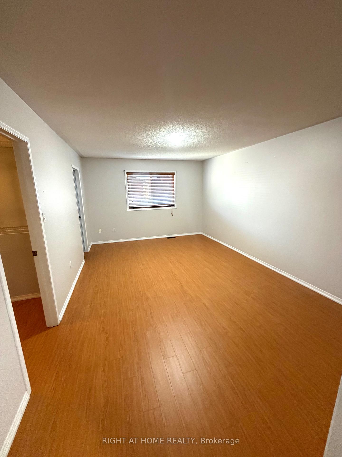 Photo 12 of 29 Mistdale Crescent, Brampton, Fletcher's Meadow — HOMEH