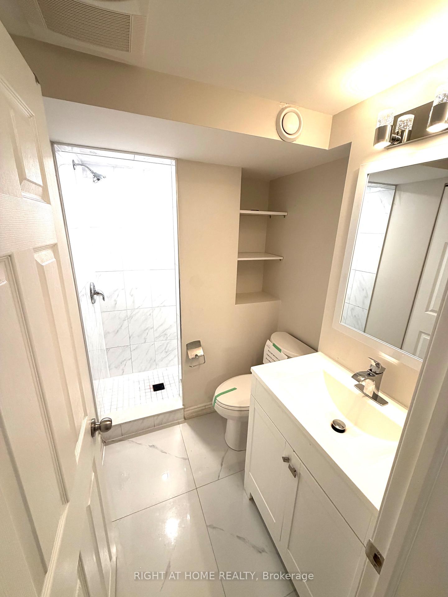 Photo 13 of 29 Mistdale Crescent, Brampton, Fletcher's Meadow — HOMEH