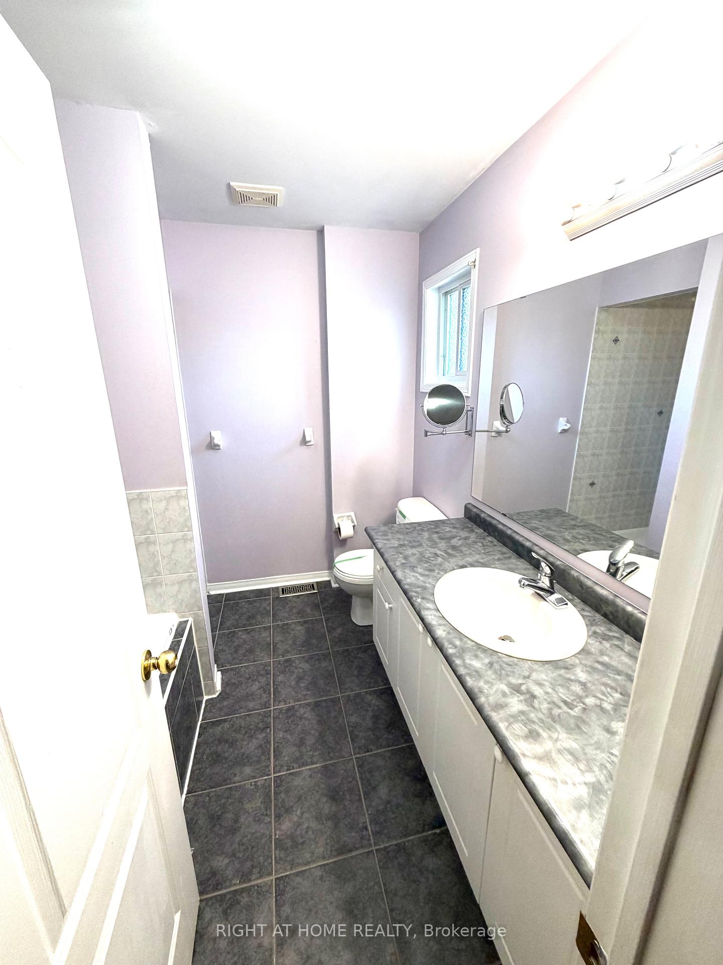 Photo 17 of 29 Mistdale Crescent, Brampton, Fletcher's Meadow — HOMEH