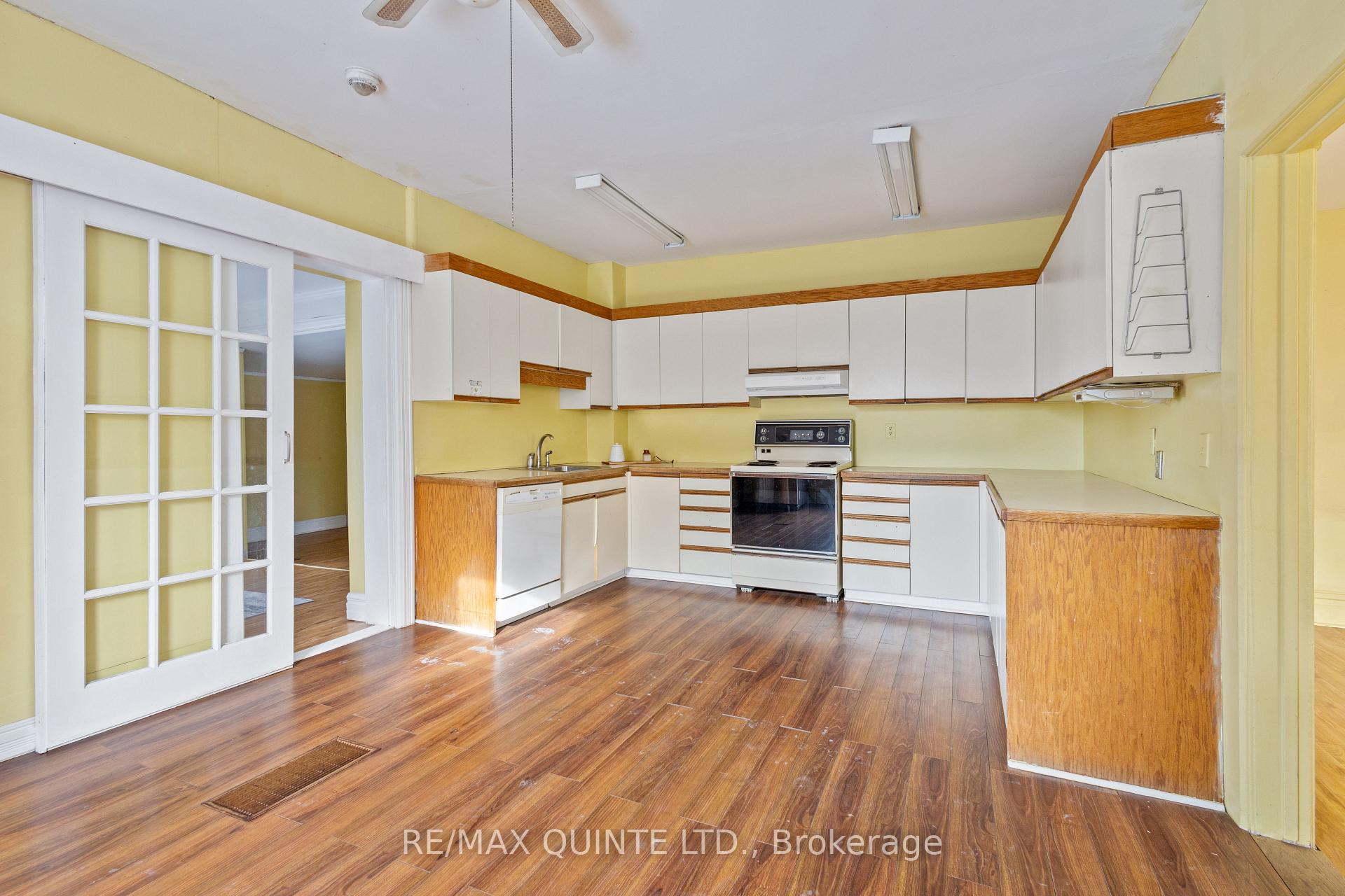 Photo 10 of 66 Dunbar Street, Belleville, Belleville Ward — HOMEH