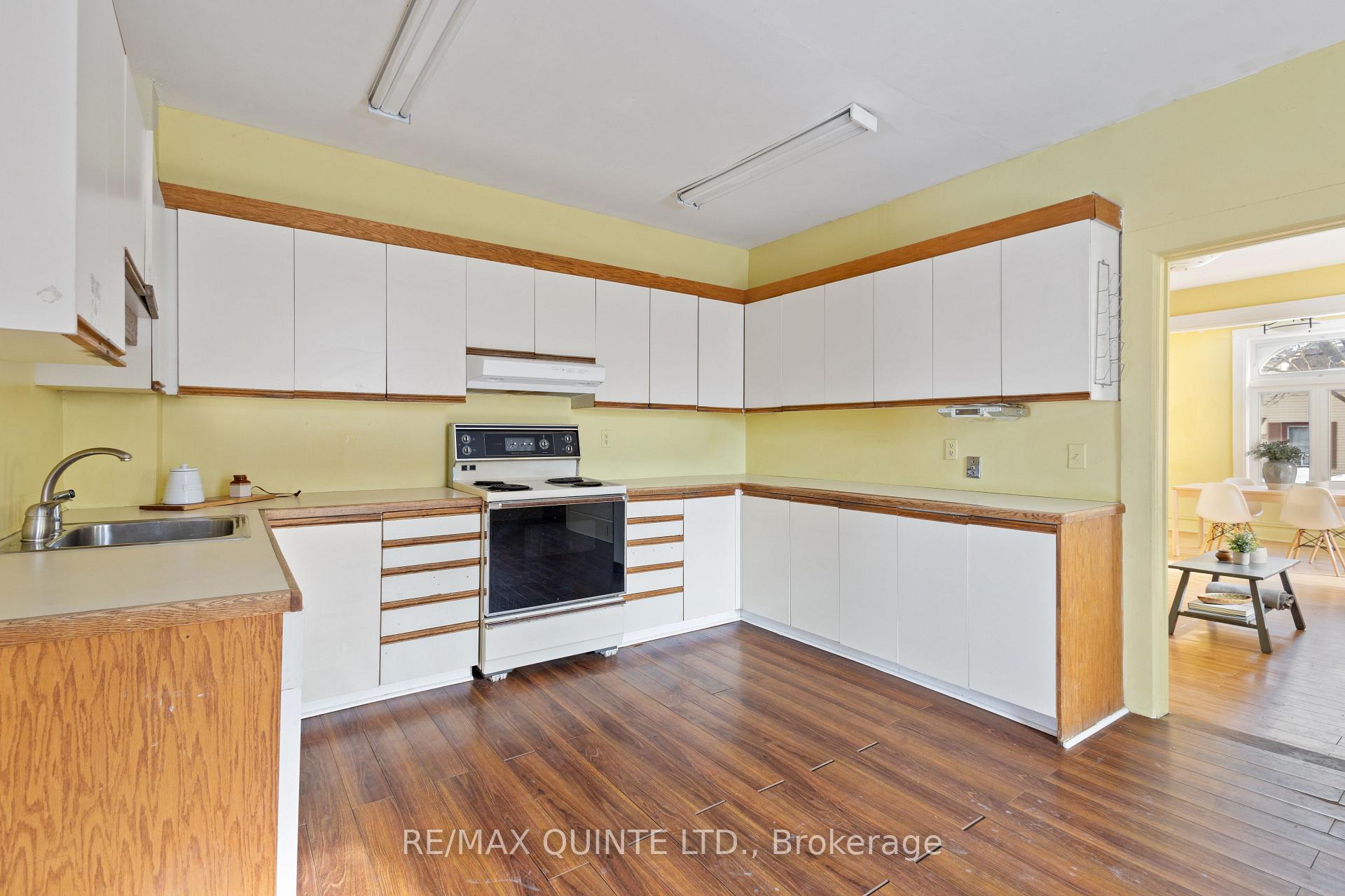 Photo 12 of 66 Dunbar Street, Belleville, Belleville Ward — HOMEH