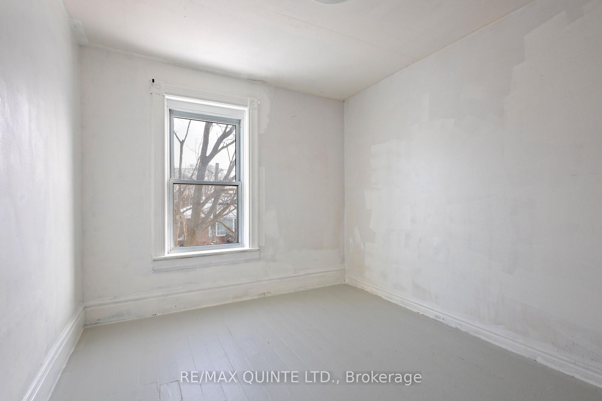 Photo 17 of 66 Dunbar Street, Belleville, Belleville Ward — HOMEH
