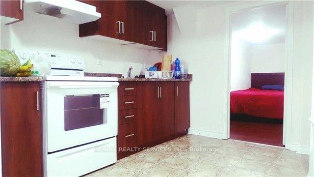 Photo 3 of 62 Eagle Plains Drive, Brampton, Sandringham-Wellington — HOMEH