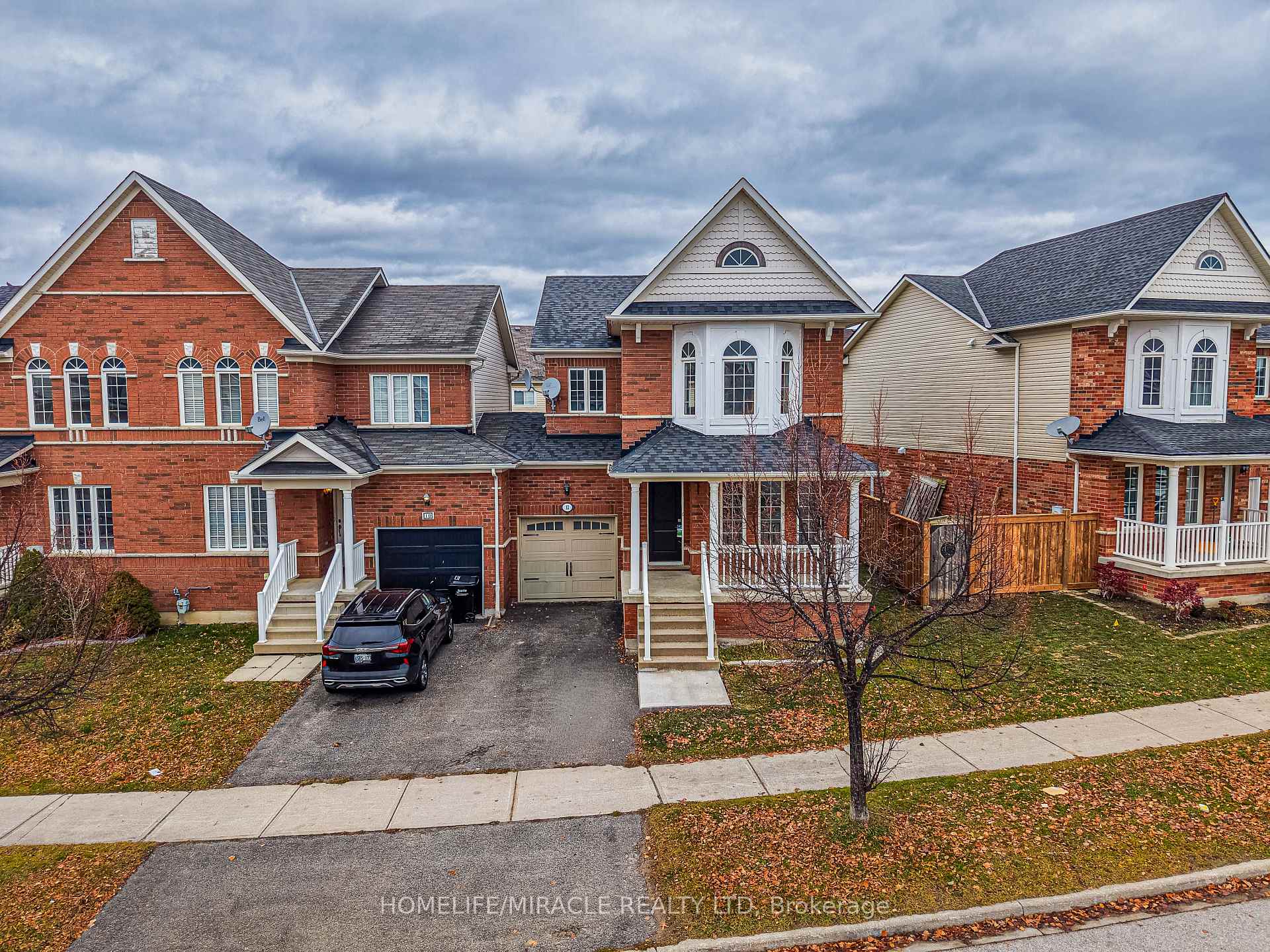 Photo 2 of 12 Diana Way, Barrie, Innis-Shore — HOMEH