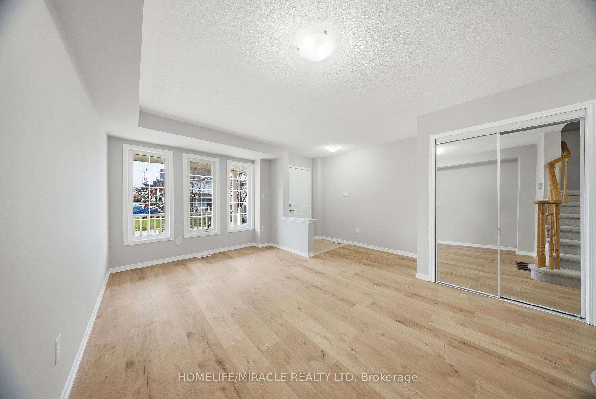 Photo 12 of 12 Diana Way, Barrie, Innis-Shore — HOMEH