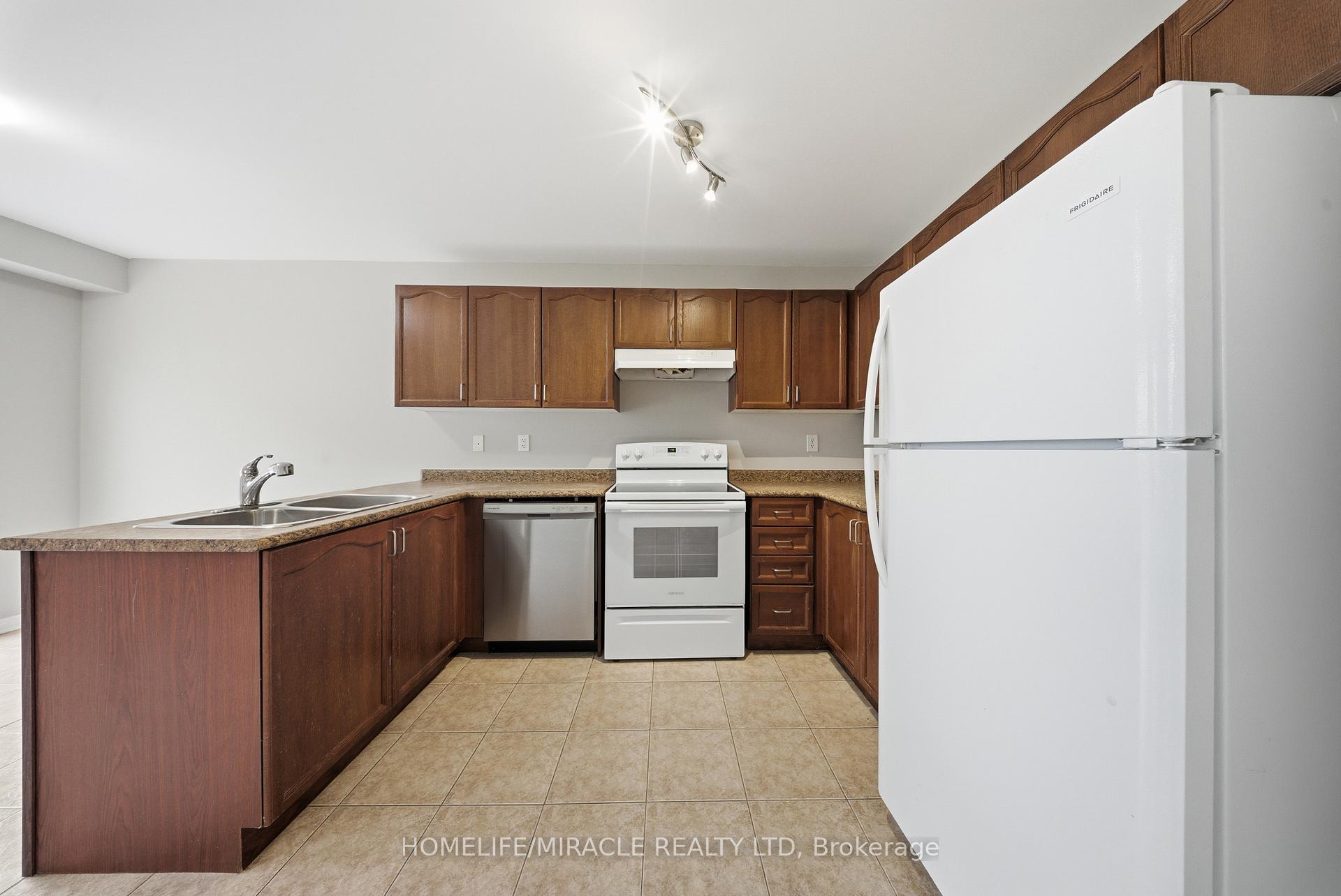 Photo 18 of 12 Diana Way, Barrie, Innis-Shore — HOMEH
