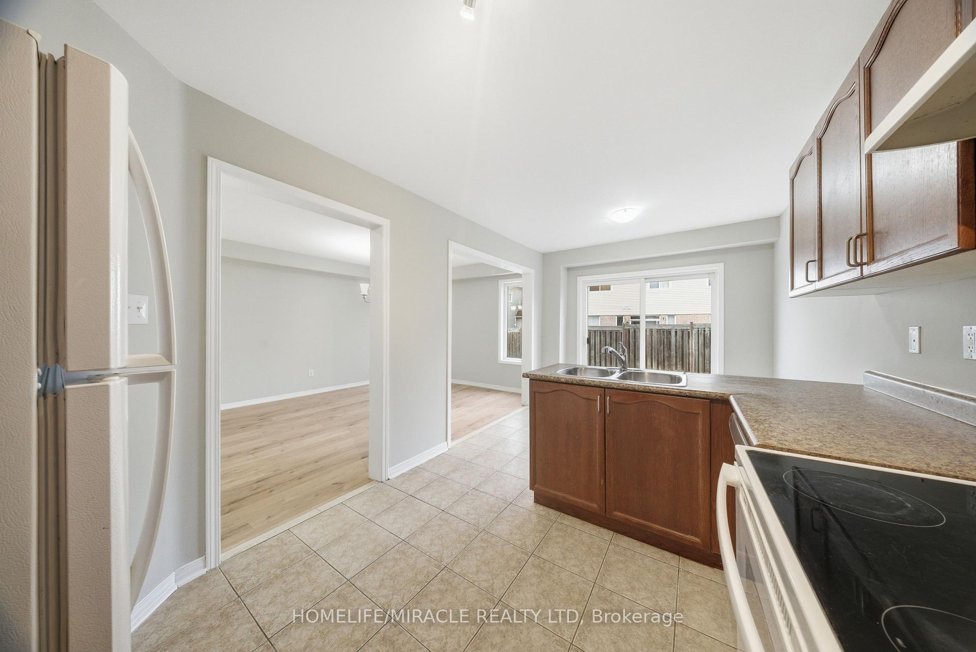Photo 19 of 12 Diana Way, Barrie, Innis-Shore — HOMEH
