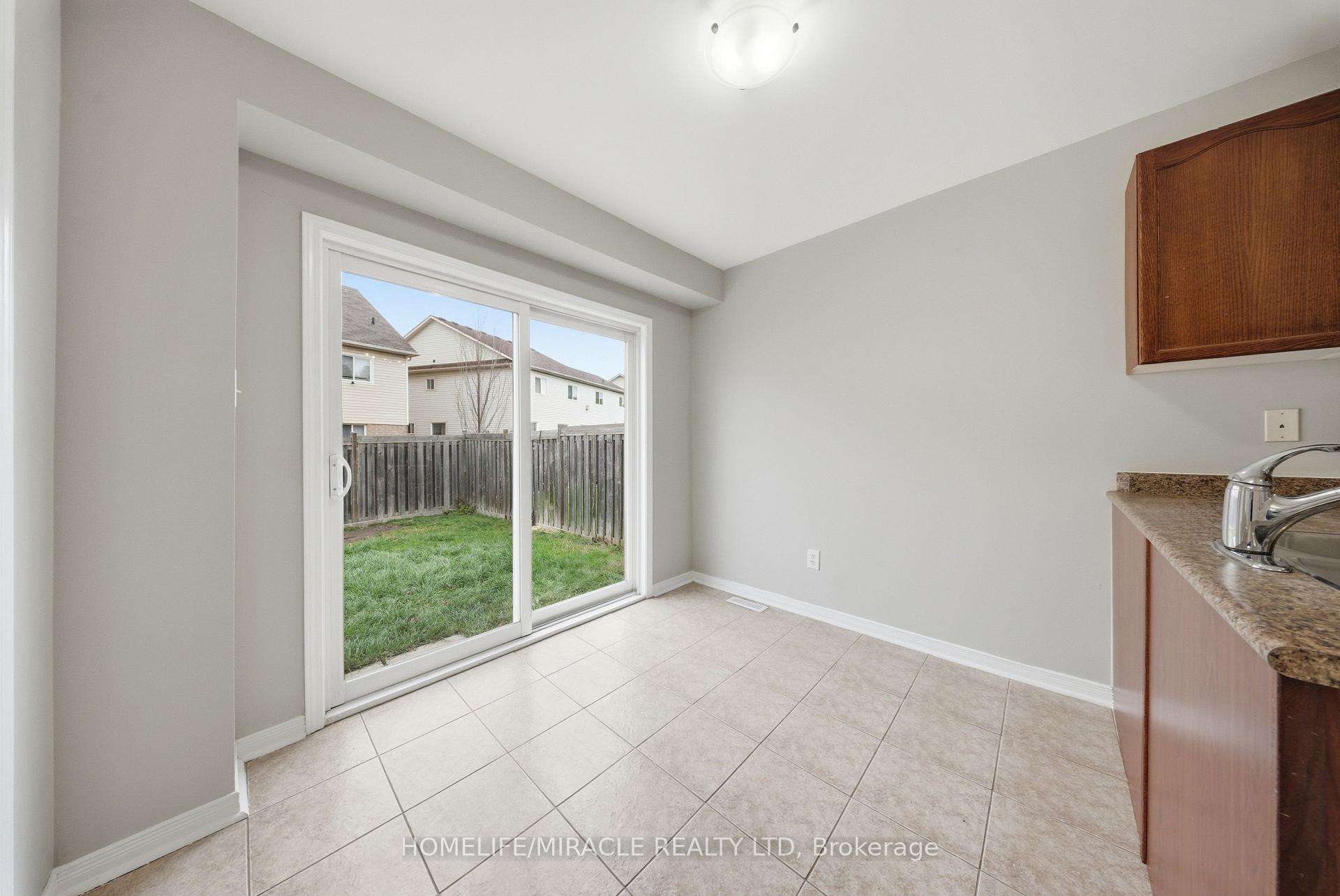 Photo 20 of 12 Diana Way, Barrie, Innis-Shore — HOMEH