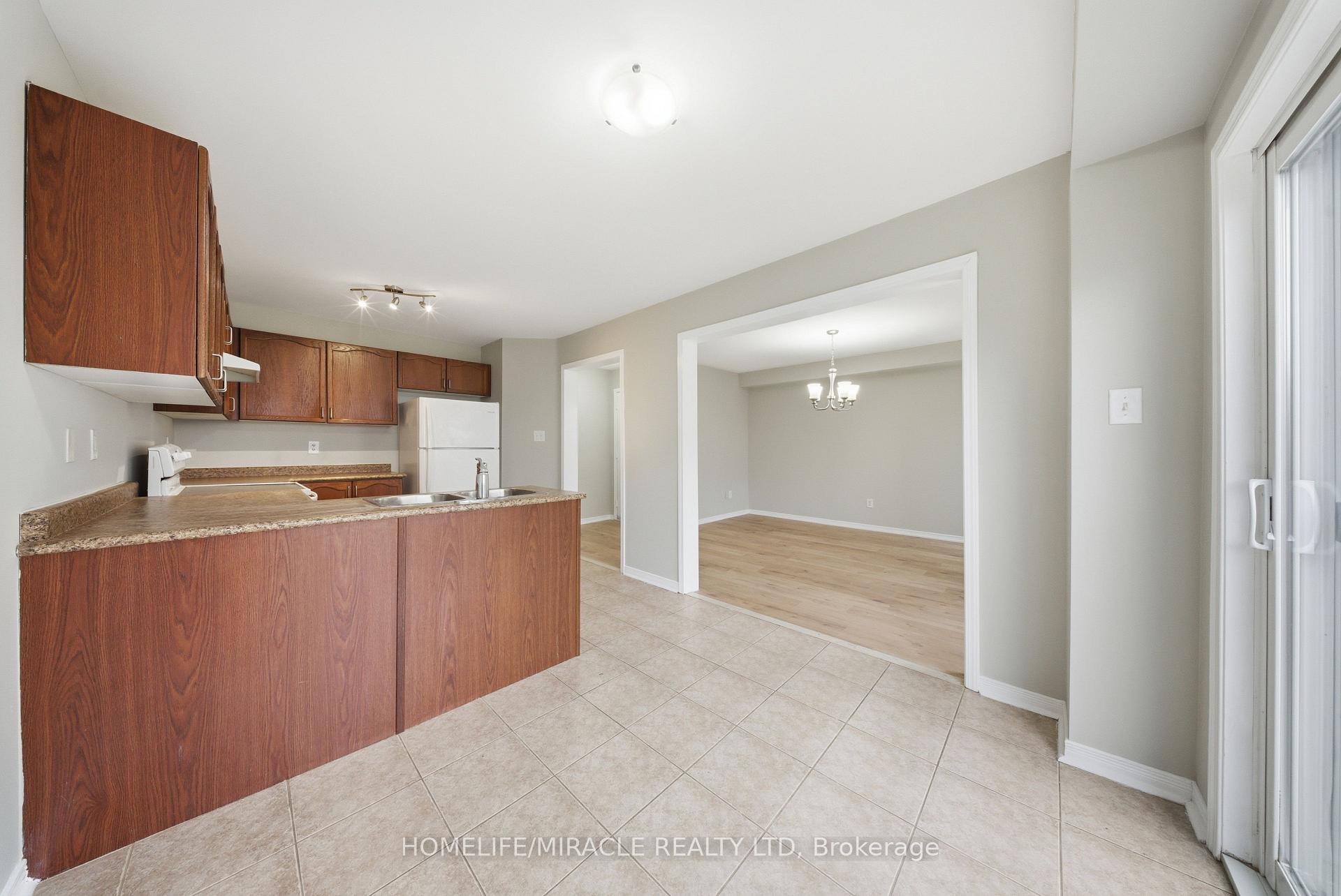Photo 21 of 12 Diana Way, Barrie, Innis-Shore — HOMEH