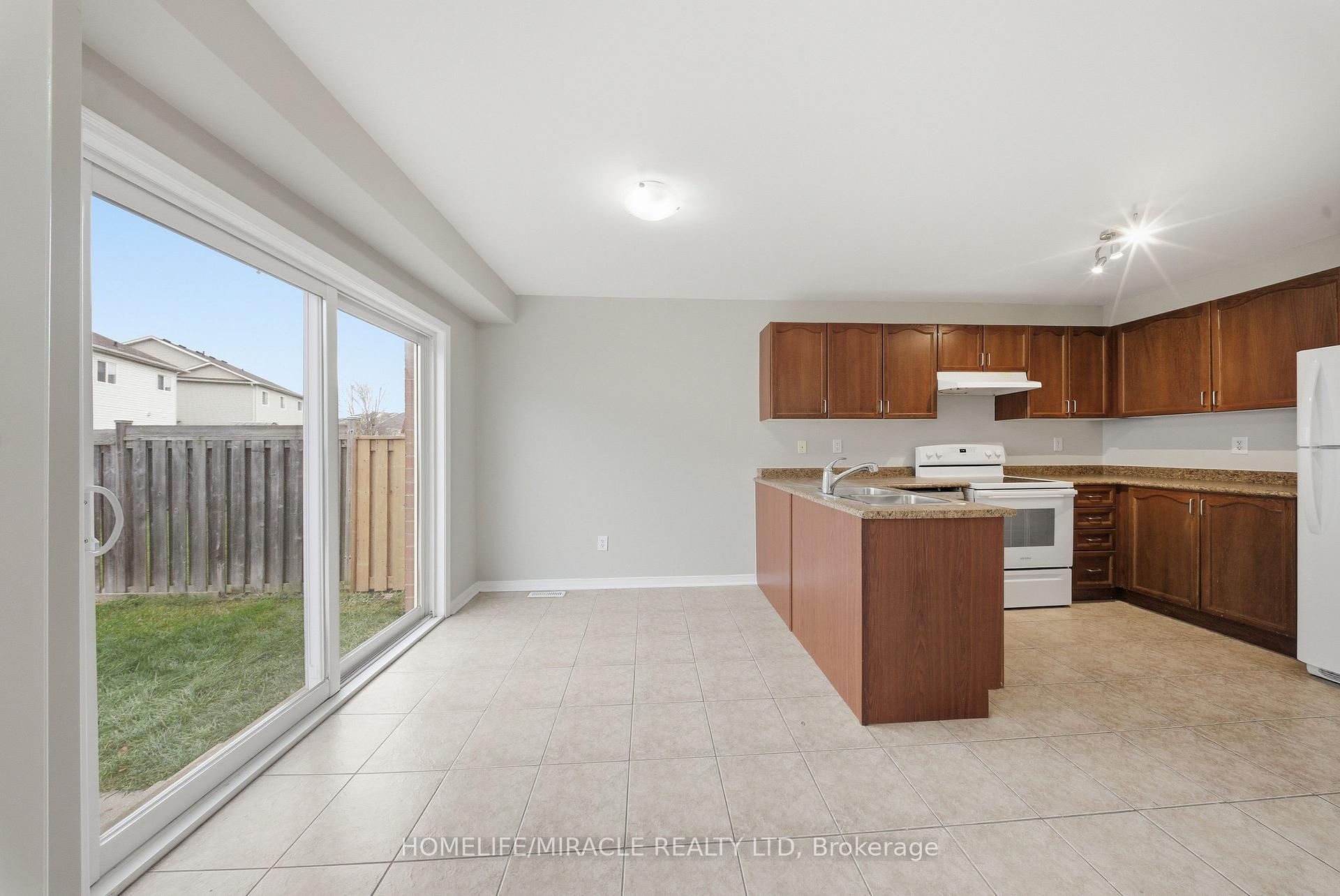 Photo 22 of 12 Diana Way, Barrie, Innis-Shore — HOMEH