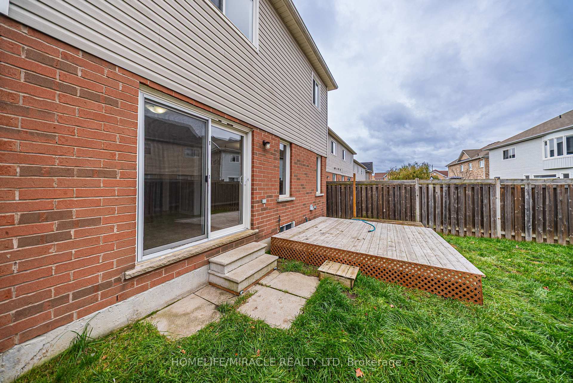 Photo 36 of 12 Diana Way, Barrie, Innis-Shore — HOMEH